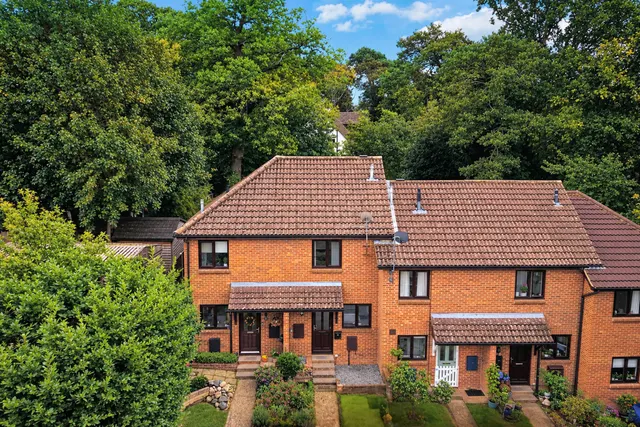 Storrington, RH20, photo 1