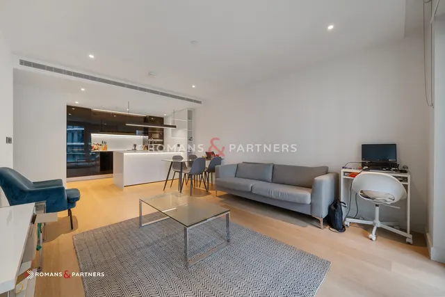Lincoln Apartments, White City, W12, photo 1