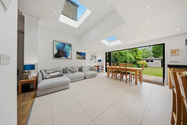 Photo 2 — Richmond Road, Twickenham TW1