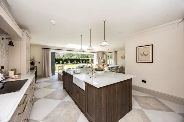 Peyton Place, Finchampstead, RG40, photo 3