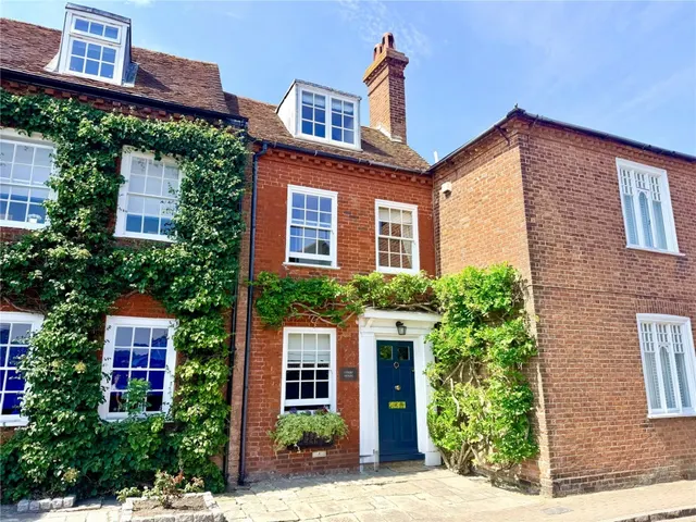 Lymington, Hampshire, photo 1