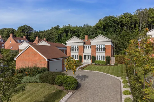 Brackenwood, MIDHURST, GU29, photo 1