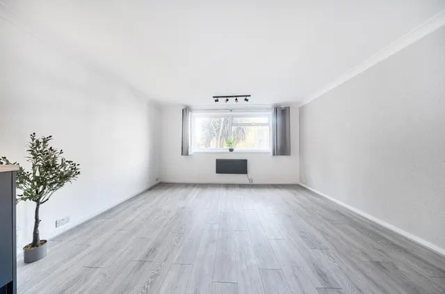 Anson Drive, SO19, photo 2