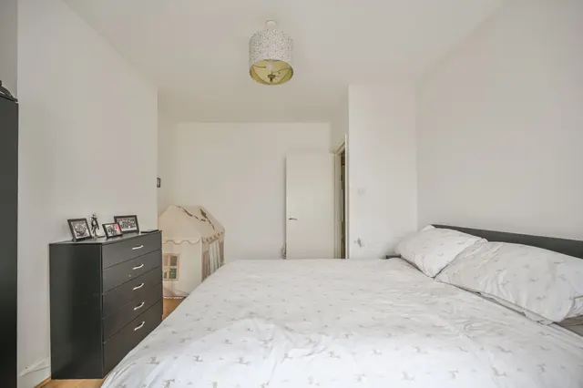 Photo 3 — 76 Westbury Avenue, London