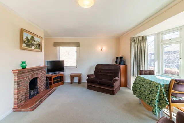 Photo 3 — 9 Linden Gardens, Ringwood, Ringwood, BH24 1HG