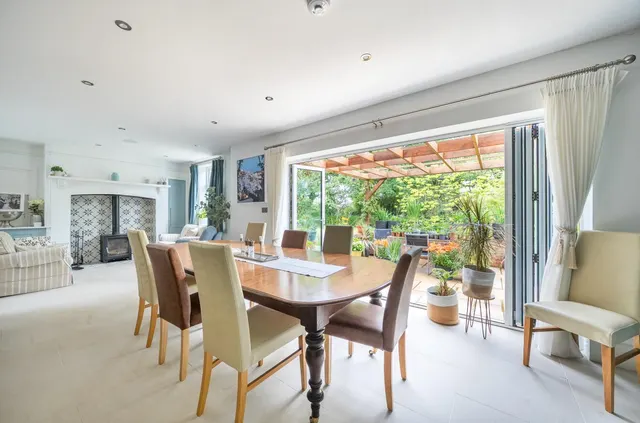 Beautifully Appointed Country Home, Egerton, photo 3