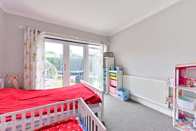 Photo 3 — Flat B, 38-40 Roehampton High Street, London