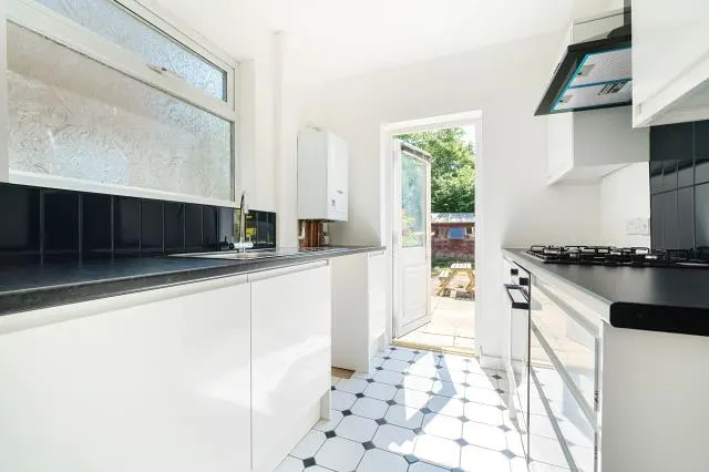 Connaught Road, Barnet, EN5, photo 2