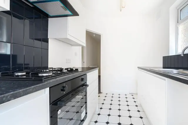 Connaught Road, Barnet, EN5, photo 3