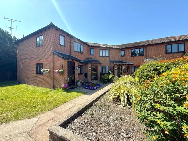 Parsonage Way, Frimley, Camberley, Surrey, GU16 8HY, photo 1