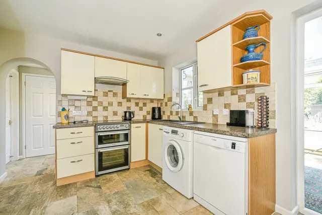 Park Close, Calne, SN11, photo 3