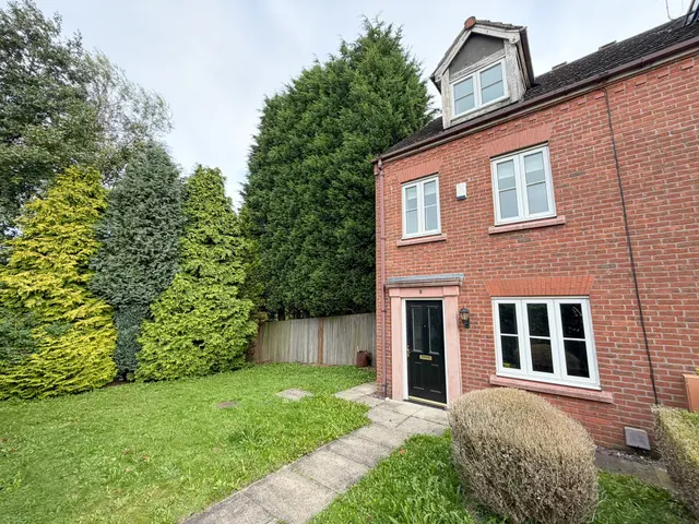 Waters Edge, Ashton-Under-Lyne, OL6, photo 1