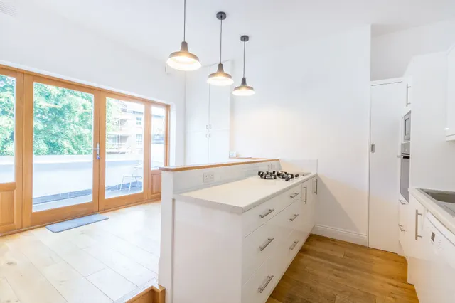Photo 2 — Top Floor, 15 Oakley Road, London