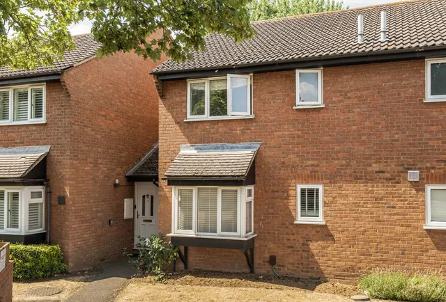 Firs Close, Mitcham, CR4 1AX, photo 1