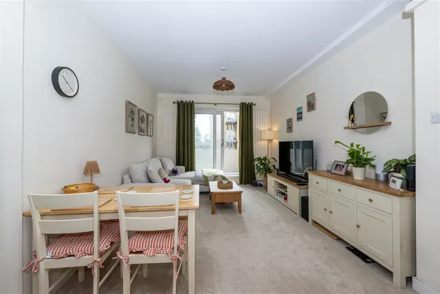 Photo 2 — Melville Court, Shepherds Bush