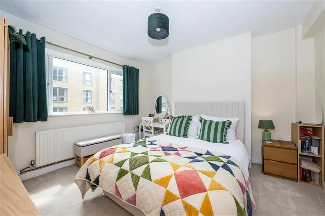 Melville Court, Shepherds Bush, photo 1