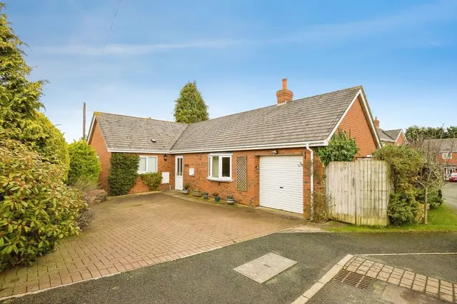College Close, Tetchill, SY12, photo 1