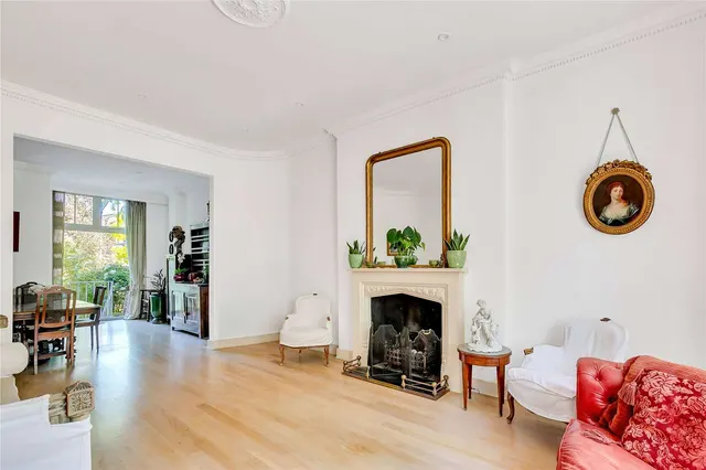 Photo 3 — Royal Crescent, Holland Park, London, W11 4SL