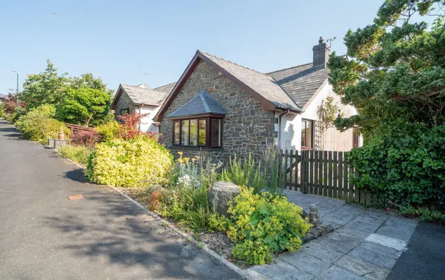 Lon Llewelyn, Waunfawr, SY23, photo 1