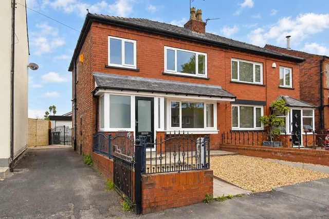 Rawlinson Lane, Heath Charnock, Lancashire, PR6, photo 1