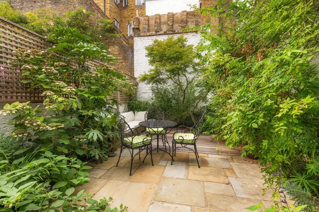 Photo 2 — Bedford Gardens, Kensington, London, W8 7EH