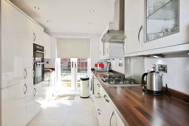 Langham Place, Egham, TW20, photo 2