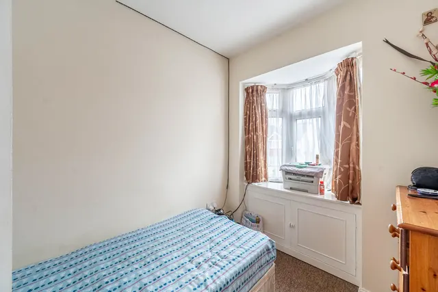 Photo 2 — 45a, Eskdale Avenue, Northolt