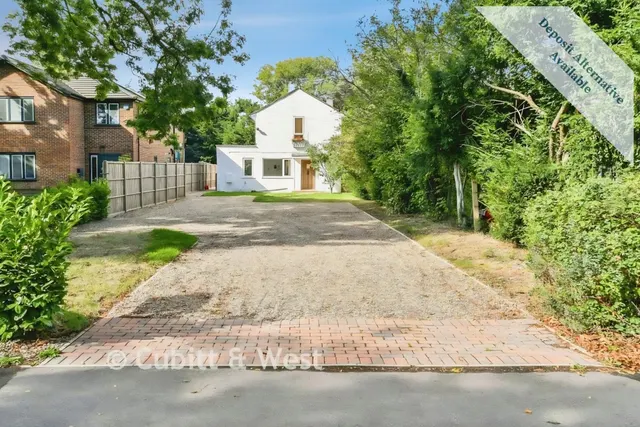 Vicarage Lane, Horley, RH6, photo 1