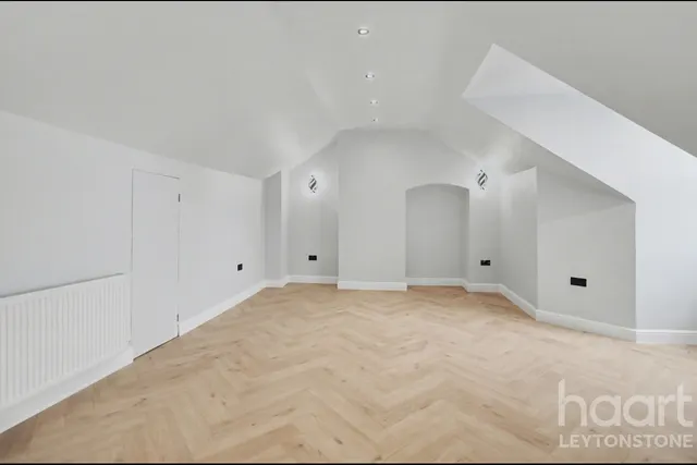 Bulwer Road, London, E11, photo 2