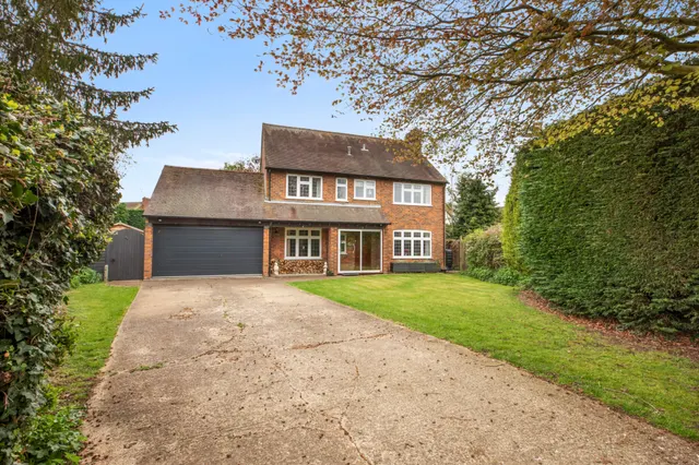 Yew Tree Close, Stoke Mandeville, HP22, photo 1