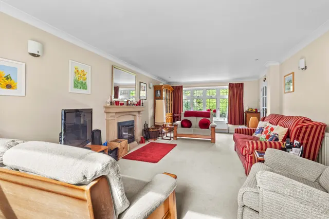 Yew Tree Close, Stoke Mandeville, HP22, photo 3