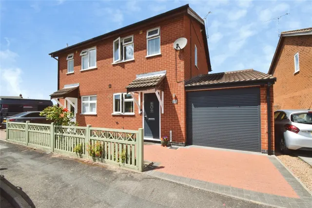 Mablowe Field, Wigston, LE18, photo 1