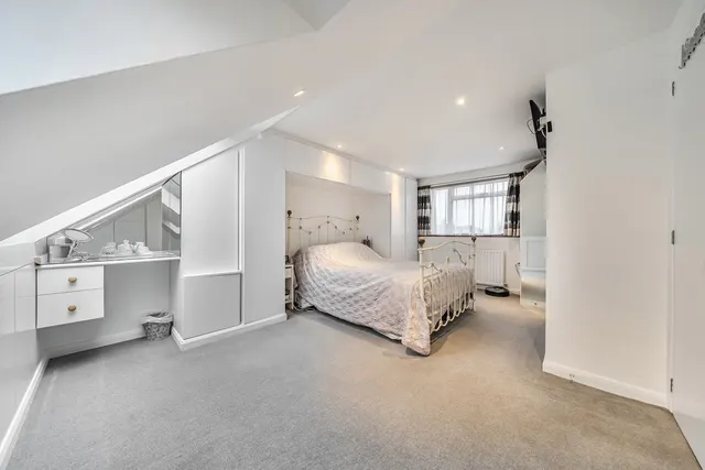 Photo 2 — Bexley Lane, DA14