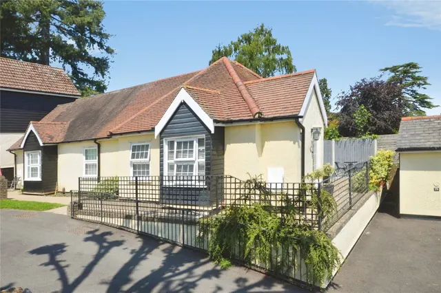 Bungalow Under Offer with 1 bedroom in Cedar Court, Bishops Stortford, CM23, photo 1