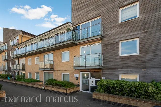 Tilley Road, Feltham, photo 1