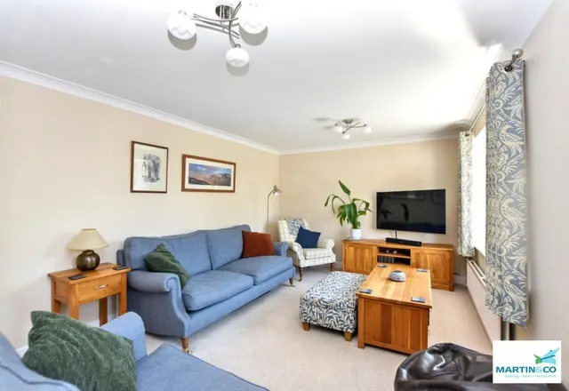Photo 3 — Blenheim Close, Hinckley