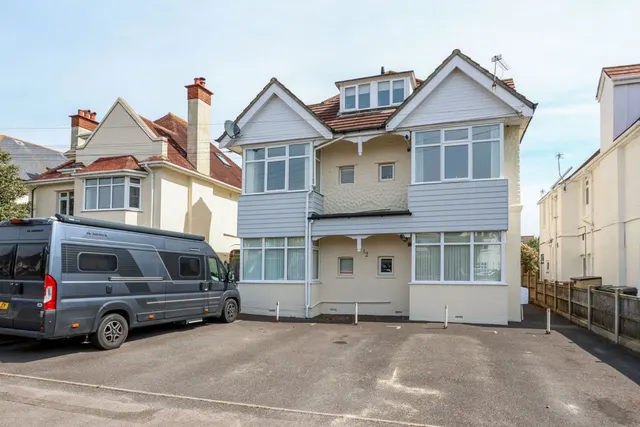 Stourcliffe Avenue, Bournemouth, photo 1
