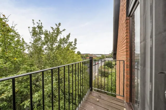 Ashridge Court, Newbury, RG14, photo 3