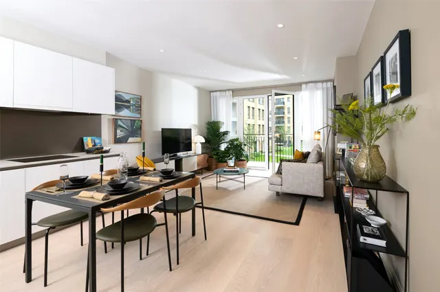 Broom Road, Teddington, TW11, photo 1