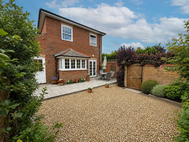Chapel Square, Stewkley, LU7, photo 1