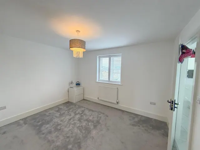 Photo 3 — Bolton Drive, Silsden, BD20 9FN