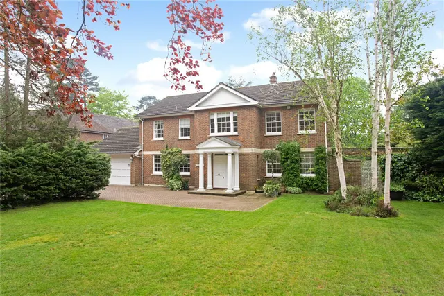Grenville Close, Cobham, KT11, photo 1