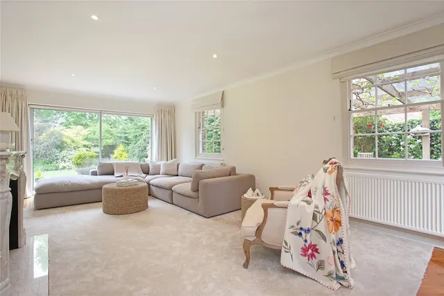 Grenville Close, Cobham, KT11, photo 2