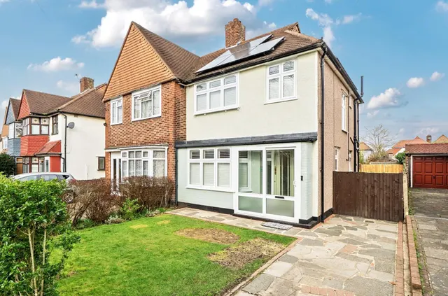 Photo 3 — Daneswood Avenue, London, SE6 2RG