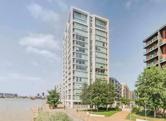 2 bedroom flat, Admiralty Avenue, Royal Wharf, E16