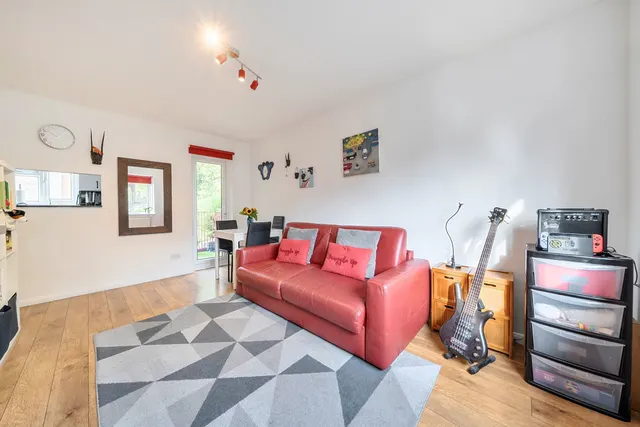 Bounds Green Road, London, N22, photo 1