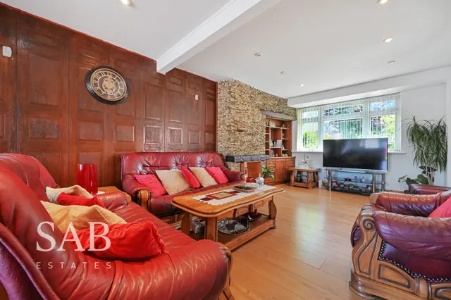 Penn Close, Greenford, UB6, photo 2