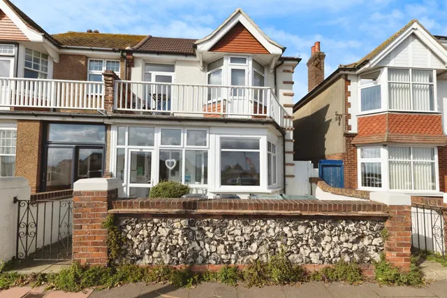 Photo 2 — Royal Parade, Eastbourne