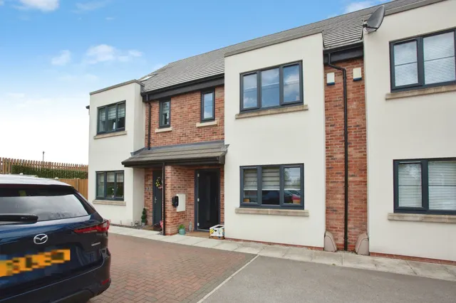 Moorlands Terrace, Ravenfield, Rotherham, photo 1