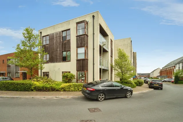 Northbrook Crescent, Basingstoke, photo 1